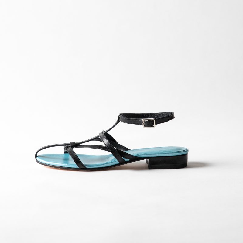CLEO - Black